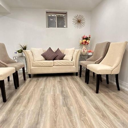 Super Luxury Family Home - 3 Bedrooms, 1 Full Bathroom And 1 Half Washroom With Free Parking, Wifi, Netflix Toronto Esterno foto